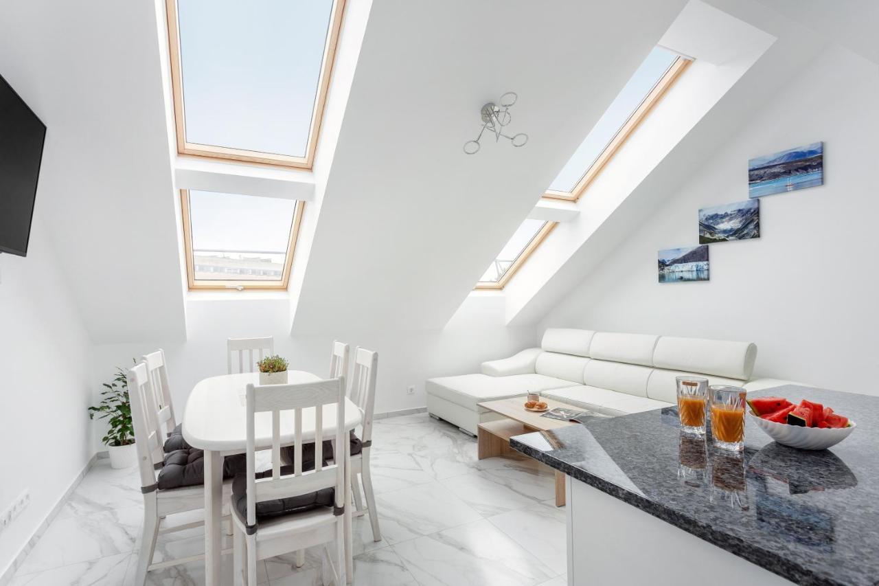 Luxurious Kaunas Basilica Apartment In Old Town By Urban Rent Экстерьер фото