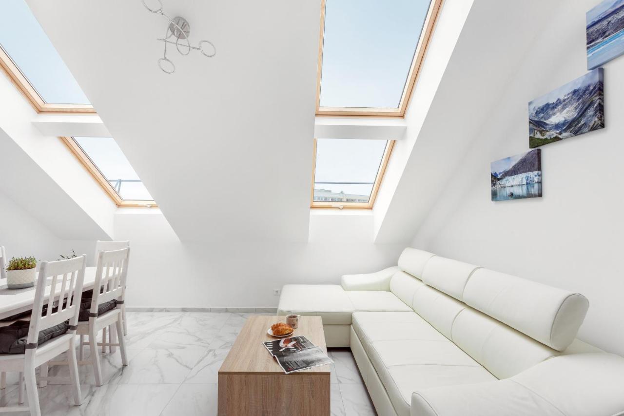 Luxurious Kaunas Basilica Apartment In Old Town By Urban Rent Экстерьер фото